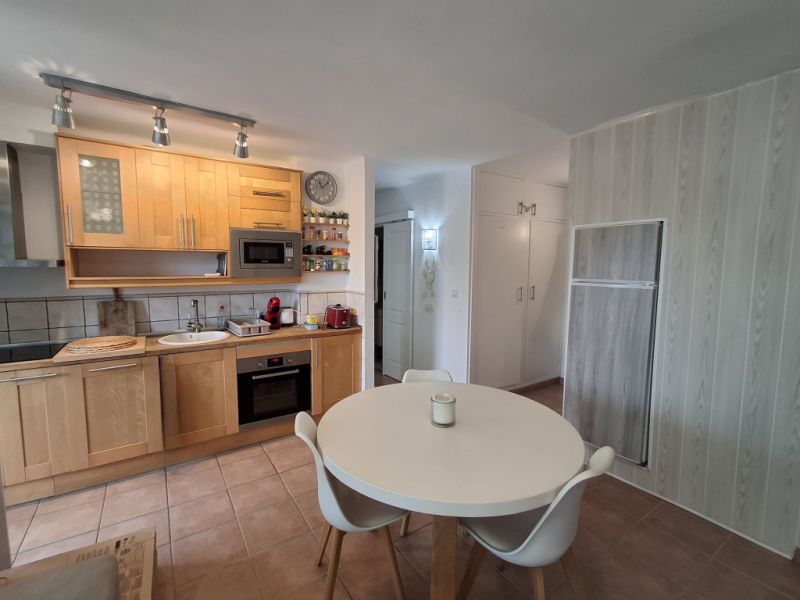 Winter: Modern apartment on 3rd floor with partial harbour and sea view in Colonia St. Jordi -- AP 08 WT