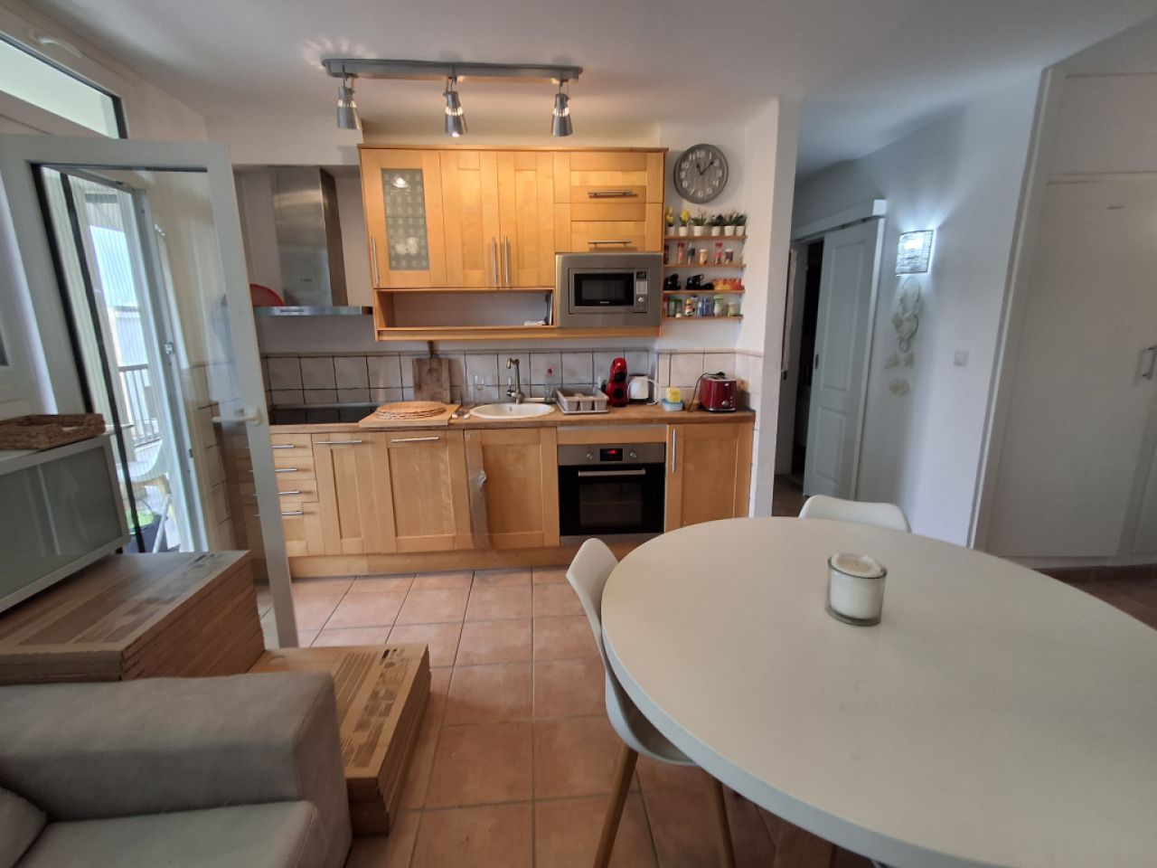 Winter: Modern apartment on 3rd floor with partial harbour and sea view in Colonia St. Jordi -- AP 08 WT