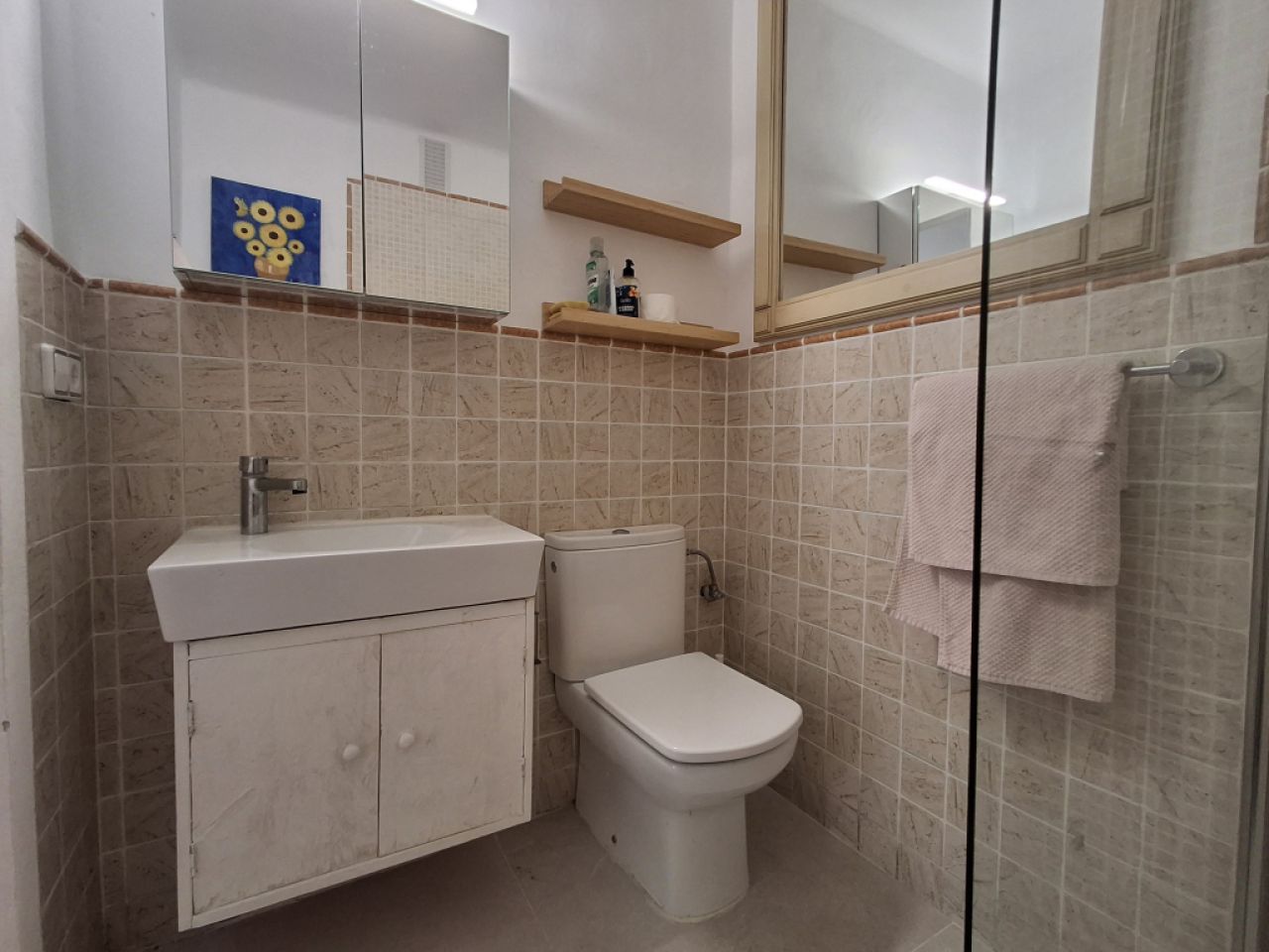 Winter: Modern apartment on 3rd floor with partial harbour and sea view in Colonia St. Jordi -- AP 08 WT