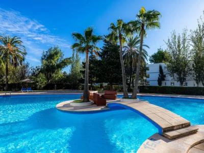 Invierno: Moderno apartamento con piscina gema y pista de tenis en el puerto de Alcudia -- AP 23 WT