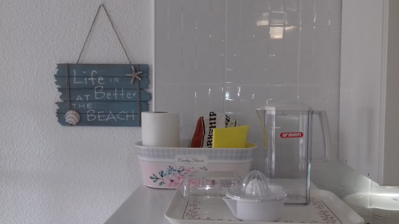 Invierno: Moderno apartamento con piscina gema y pista de tenis en el puerto de Alcudia -- AP 23 WT