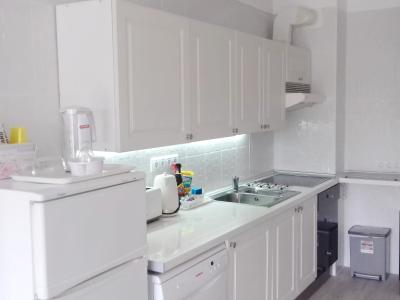 Invierno: Moderno apartamento con piscina gema y pista de tenis en el puerto de Alcudia -- AP 23 WT