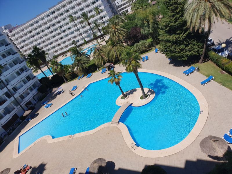 Invierno: Moderno apartamento con piscina gema y pista de tenis en el puerto de Alcudia -- AP 23 WT