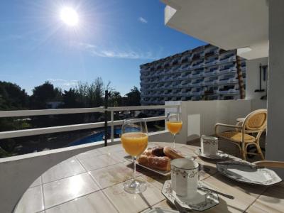 Invierno: Moderno apartamento con piscina gema y pista de tenis en el puerto de Alcudia -- AP 23 WT
