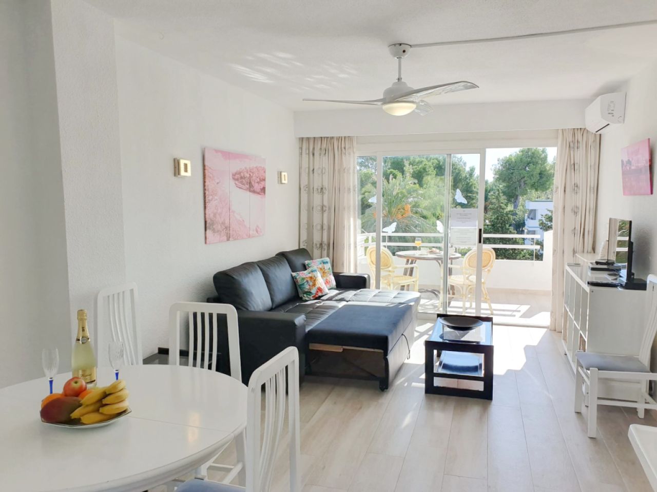 Invierno: Moderno apartamento con piscina gema y pista de tenis en el puerto de Alcudia -- AP 23 WT
