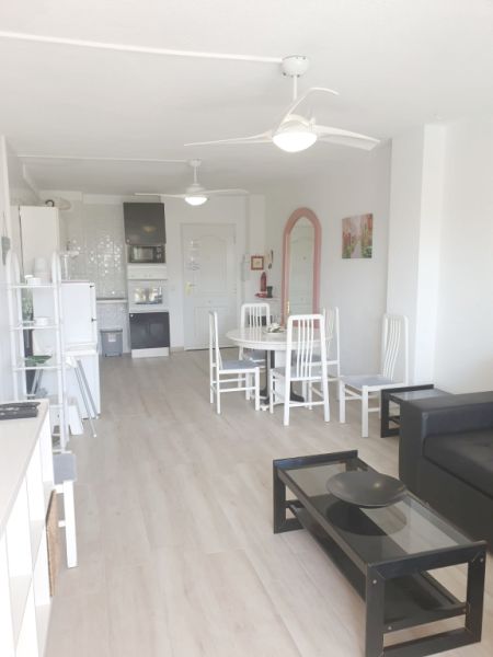 Invierno: Moderno apartamento con piscina gema y pista de tenis en el puerto de Alcudia -- AP 23 WT