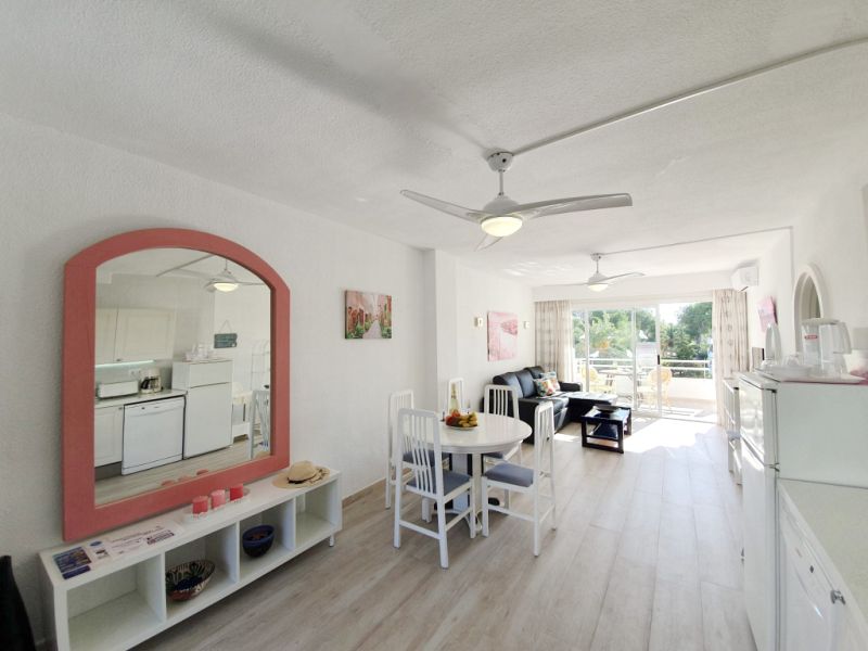 Invierno: Moderno apartamento con piscina gema y pista de tenis en el puerto de Alcudia -- AP 23 WT