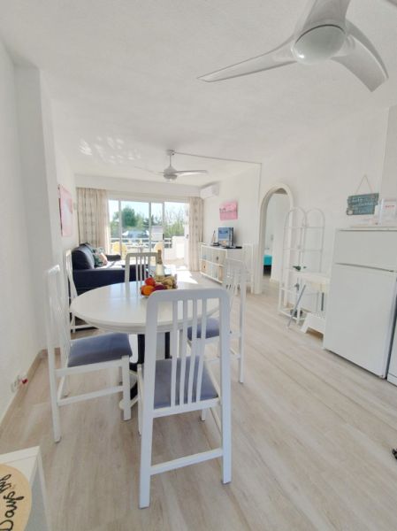 Invierno: Moderno apartamento con piscina gema y pista de tenis en el puerto de Alcudia -- AP 23 WT