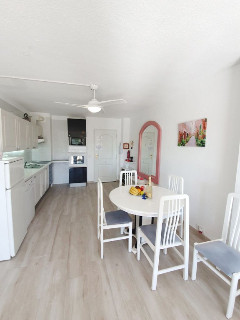 Invierno: Moderno apartamento con piscina gema y pista de tenis en el puerto de Alcudia -- AP 23 WT