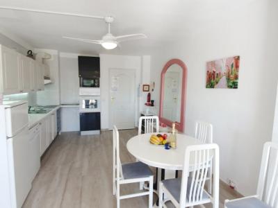 Invierno: Moderno apartamento con piscina gema y pista de tenis en el puerto de Alcudia -- AP 23 WT