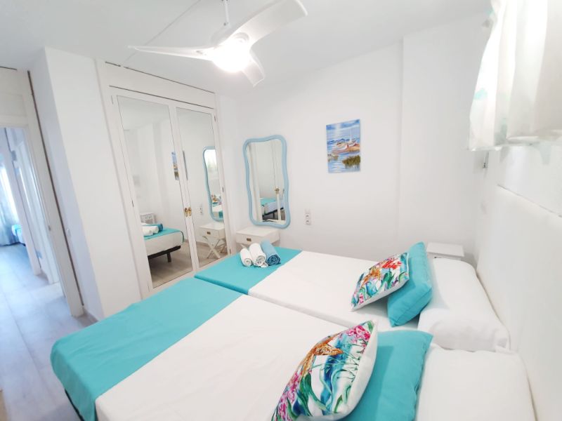 Invierno: Moderno apartamento con piscina gema y pista de tenis en el puerto de Alcudia -- AP 23 WT