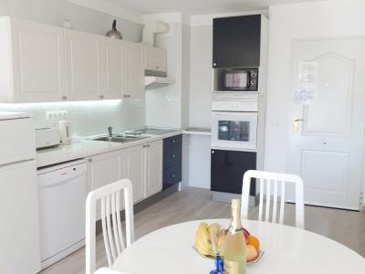 Invierno: Moderno apartamento con piscina gema y pista de tenis en el puerto de Alcudia -- AP 23 WT