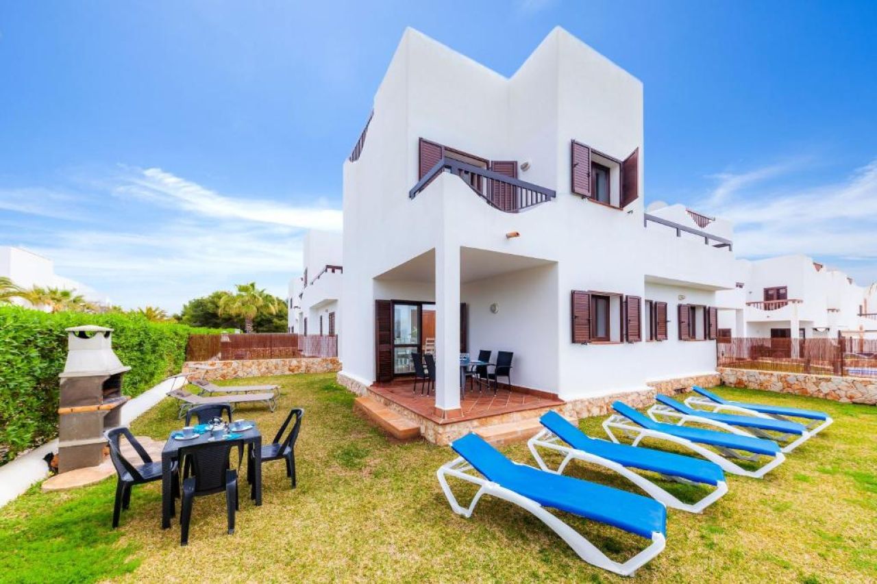 WINTER: Modernes Chalet mit Heizung, Garten und BBQ in Marina Dor II - Cala Dor -- CH 19 WT