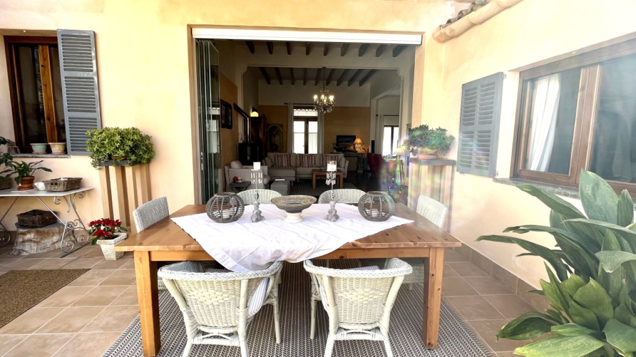 WINTER: Parterre Dorfhaus mit Innenhof nahe des Hafens von Colonia St Jordi -- DH 01 WT