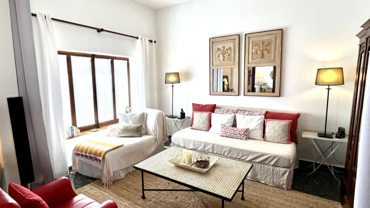 WINTER: Parterre Dorfhaus mit Innenhof nahe des Hafens von Colonia St Jordi -- DH 01 WT