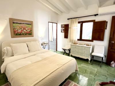 WINTER: Parterre Dorfhaus mit Innenhof nahe des Hafens von Colonia St Jordi -- DH 01 WT