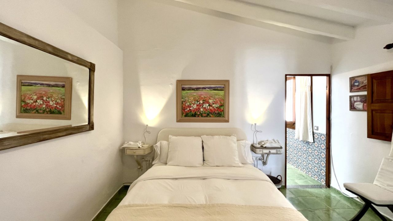 WINTER: Parterre Dorfhaus mit Innenhof nahe des Hafens von Colonia St Jordi -- DH 01 WT