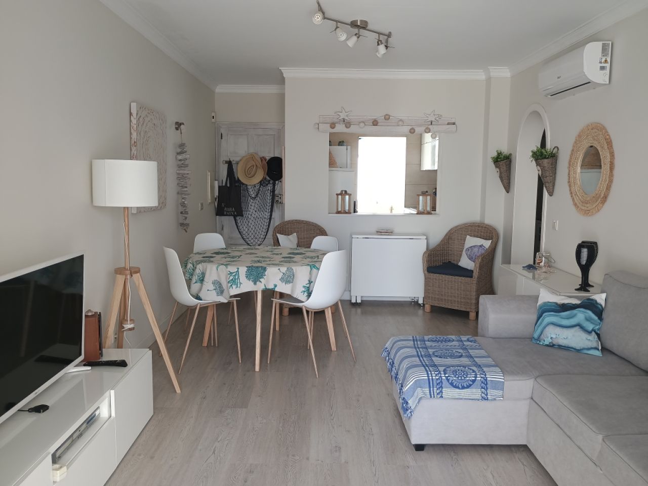 WINTER: Ground floor apartment with front terrace and sea view in Colonia St. Jordi -- AP 31 WT