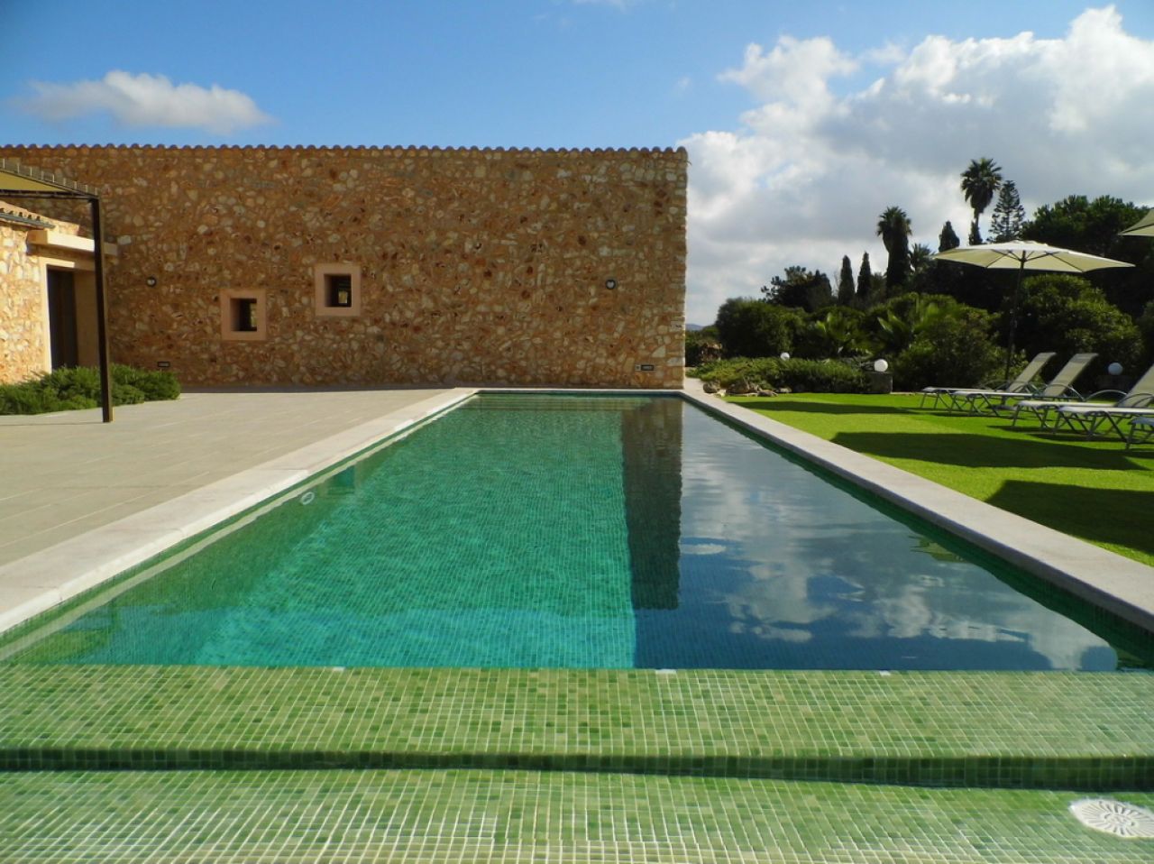 WINTERSAISON 24/ 25: Ebenerdige und hochmoderne Finca bei Manacor --- F 06 WT