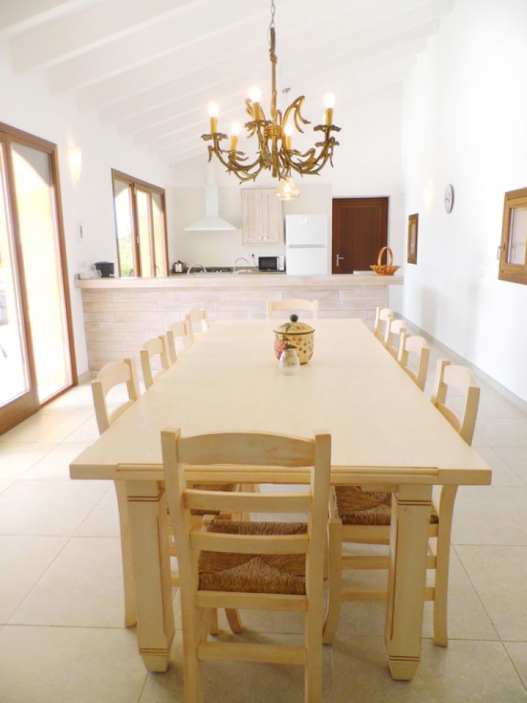 WINTERSAISON 24/ 25: Ebenerdige und hochmoderne Finca bei Manacor --- F 06 WT