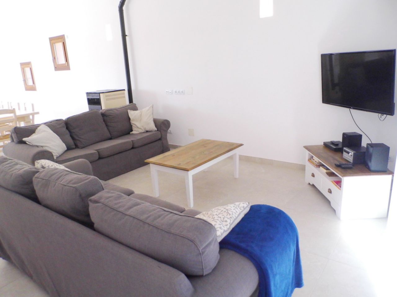 WINTERSAISON 24/ 25: Ebenerdige und hochmoderne Finca bei Manacor --- F 06 WT