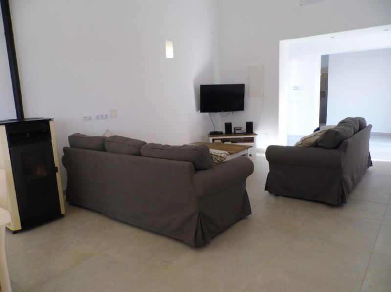 WINTERSAISON 24/ 25: Ebenerdige und hochmoderne Finca bei Manacor --- F 06 WT