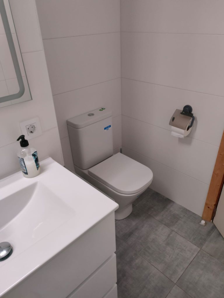 Wintersaison: Modernisiertes Apartment in 1. Line der Küste von  Cala Morlanda -- AP 09 WT