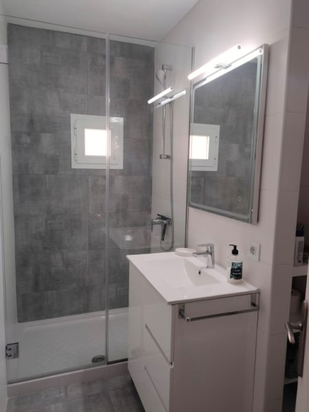 Wintersaison: Modernisiertes Apartment in 1. Line der Küste von  Cala Morlanda -- AP 09 WT