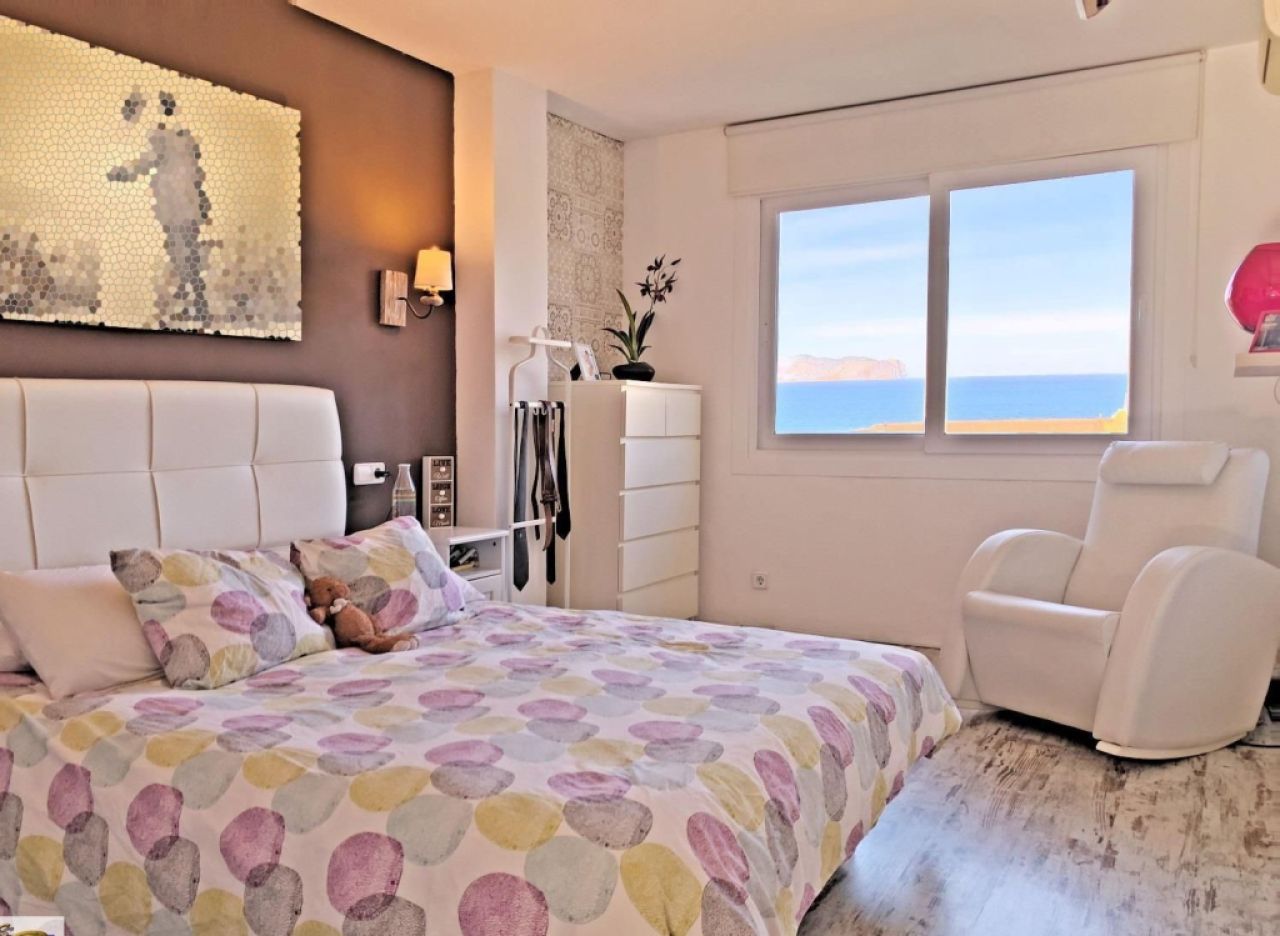 Edificio residencial en Mal Pas Alcudia con acceso directo al mar y vistas impresionantes