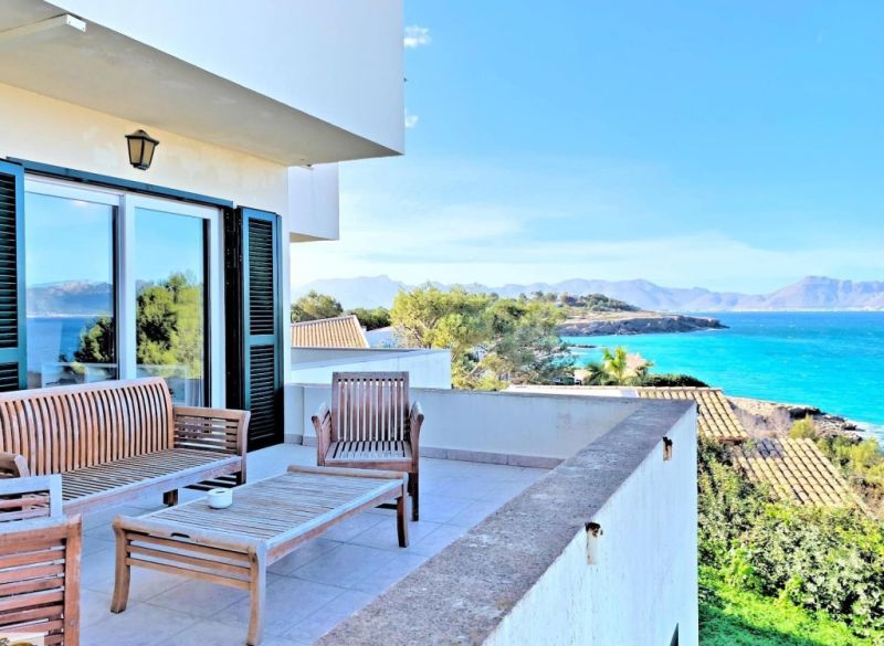 Wohnhaus in Mal Pas Alcudia mit direktem Meerzugang und herrlichem Ausblick