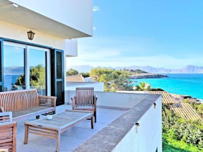 Wohnhaus in Mal Pas Alcudia mit direktem Meerzugang und herrlichem Ausblick