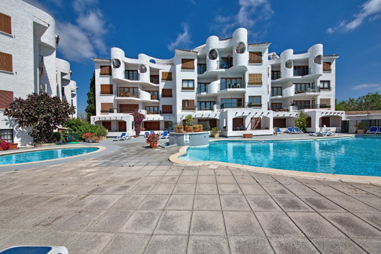 Apartamento primera linea Pto. Alcudia con piscina y cerca del Puerto