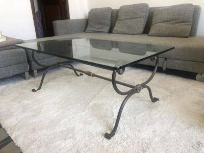 Mesa de centro para salón estructura de hierro tapa de vidrio de grosor de un dedo 120 x 50