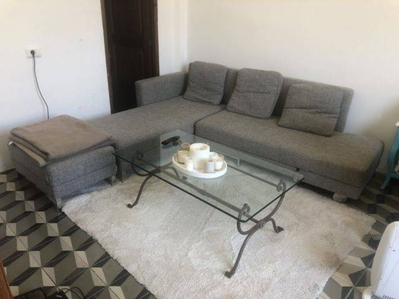 Mesa de centro para salón estructura de hierro tapa de vidrio de grosor de un dedo 120 x 50