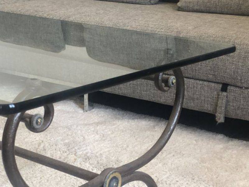 Mesa de centro para salón estructura de hierro tapa de vidrio de grosor de un dedo 120 x 50