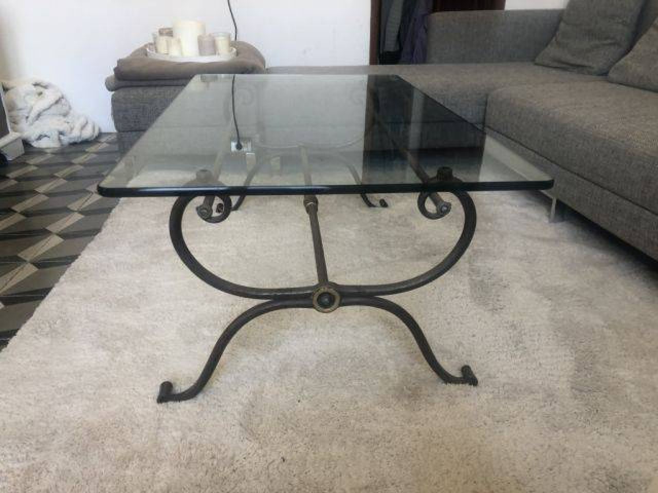 Mesa de centro para salón estructura de hierro tapa de vidrio de grosor de un dedo 120 x 50