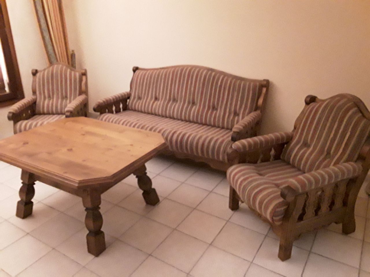 Sala de estar asientos encl mesa de muebles sólidos de muy alta calidad