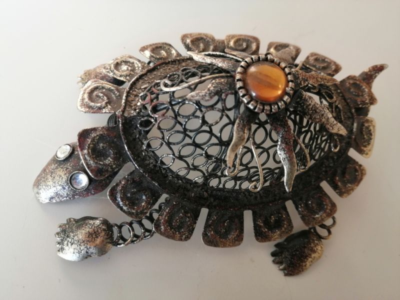 Hermosa figura en metal