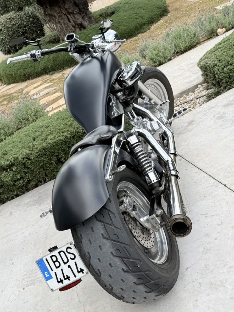 Hermosa Harley Dyna Custom | 1450cc Twin Cam | Conversión trasera 230 | Matt Black