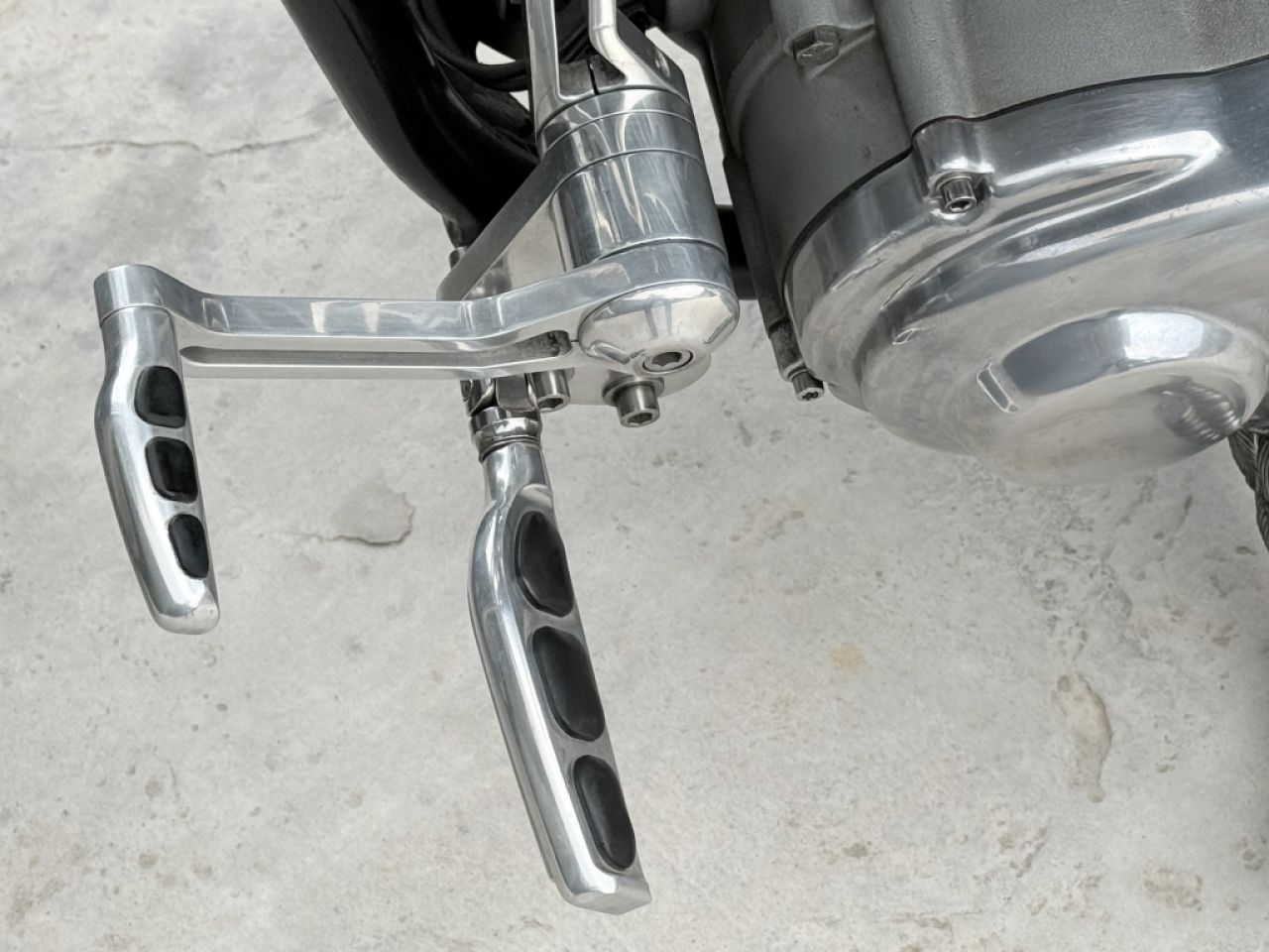 Wunderschöne Harley Dyna Custom | 1450cc Twin Cam | 230er Heckumbau | Matt Black