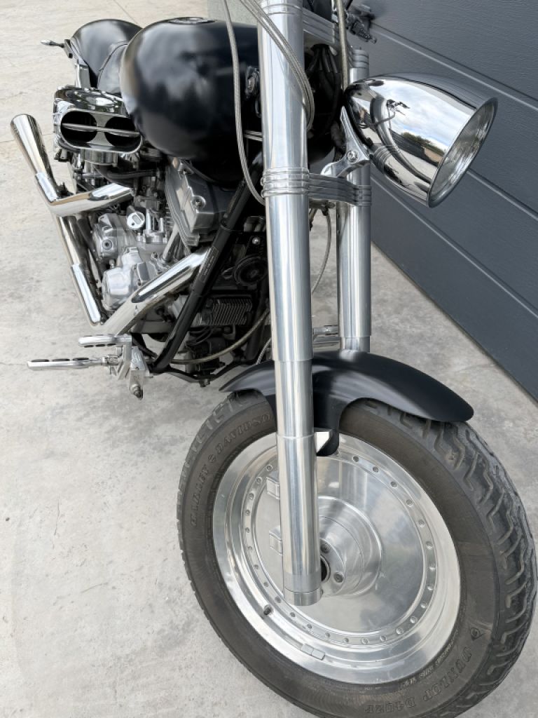 Wunderschöne Harley Dyna Custom | 1450cc Twin Cam | 230er Heckumbau | Matt Black