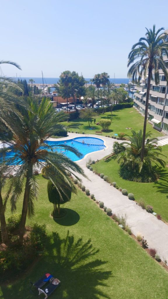 Hermoso apartamento amueblado de 75 m2 en el elegante puerto de Portals Nous, totalmente reformado.