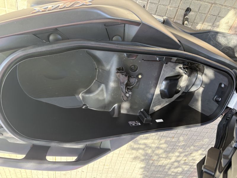 Yamaha 300 X Max  7500KM Spanische Zulassung Standort Mallorca
