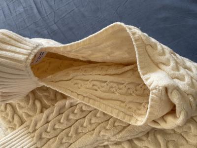 ZARA Pullover, hell mit Ausschnitt an der linken Schulter