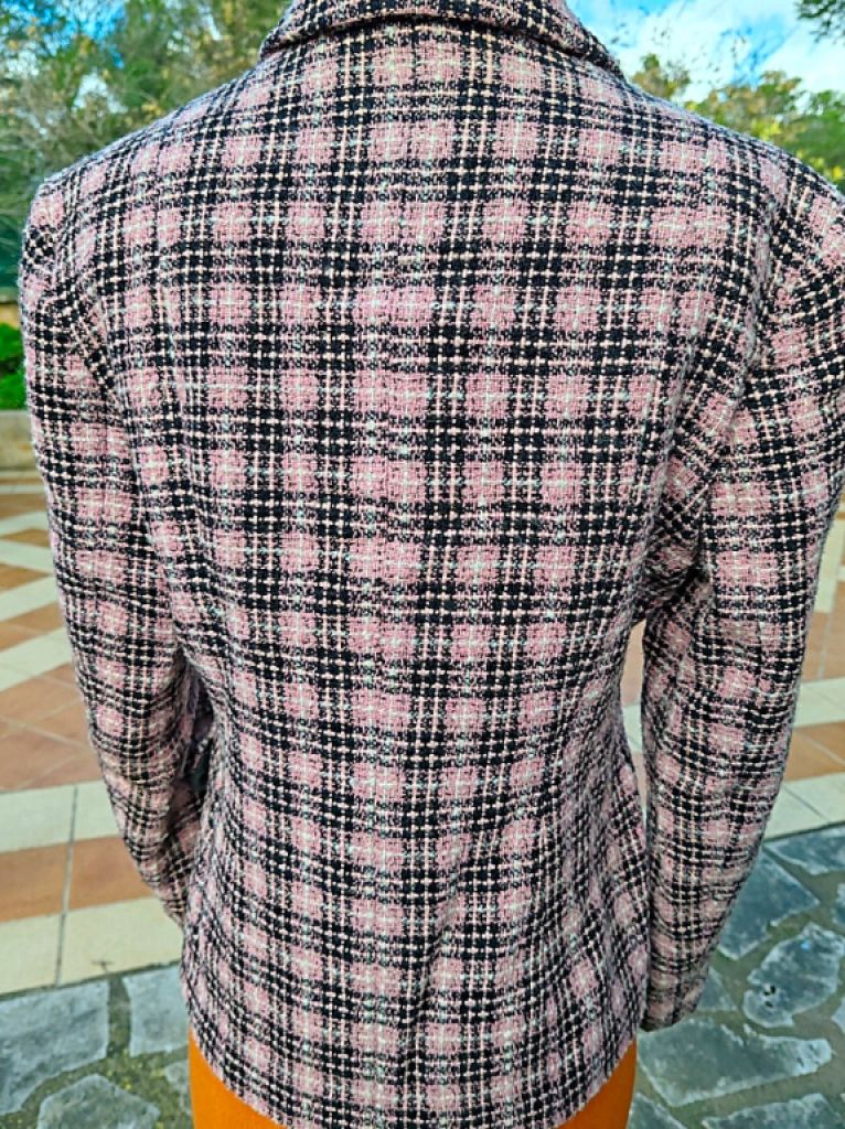 Blazer corto femenino atemporal y elegante de Amalfi