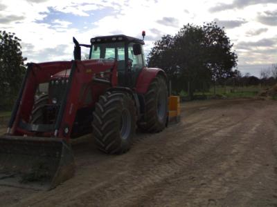 Zerkleinerung von Steinen, Bauschutt und Aushubmaterial.