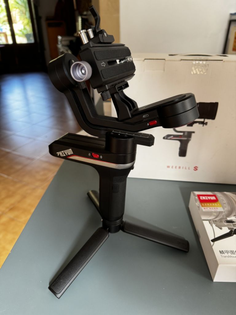 Zhiyun Weebill S Gimbal con accesorios
