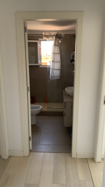 Zimmer zu vermieten – Cala Mandia (direkt am Meer)