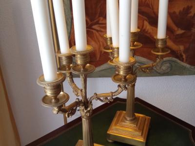 Dos pesados dorados al fuego "IMPERIO GIRANDOLEN" alrededor de 1820 de España, de propiedad noble.