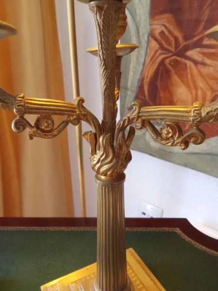 Dos pesados dorados al fuego "IMPERIO GIRANDOLEN" alrededor de 1820 de España, de propiedad noble.